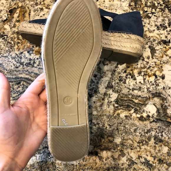 Fabiolas Handcrafted Espadrilles - Picture 3 of 4